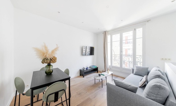 Levallois-Perret Apartment | 2 rooms Modern & Cozy - 150m Metro L3
