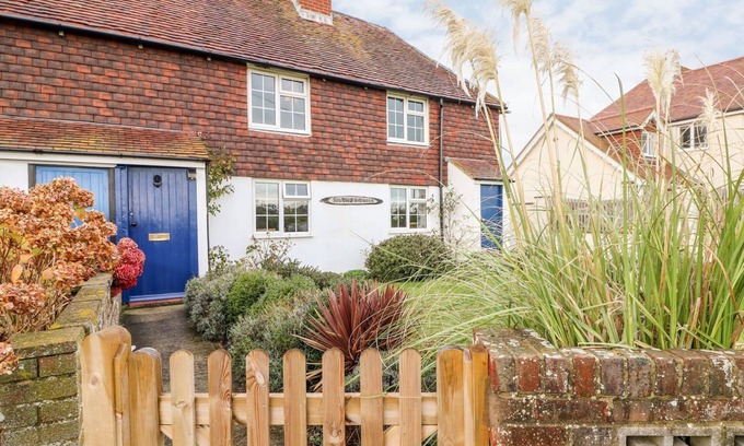 Pevensey House | 2 SEAVIEW COTTAGES, family friendly, with open fire in Normans Bay