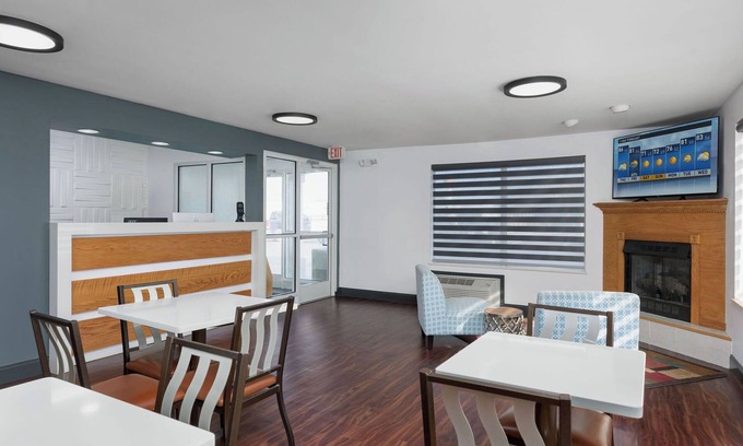 Graysville Hotel | 2 Separate Hotel Bedrooms with 2 Queen Beds in each room with attached bathroom