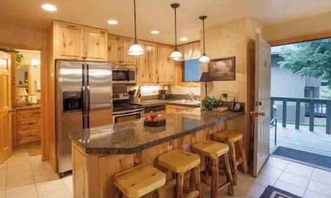 Snowmass Village Resort | 2| Snowmass Club | Lux Resort | Concierge | Pool | Ski
