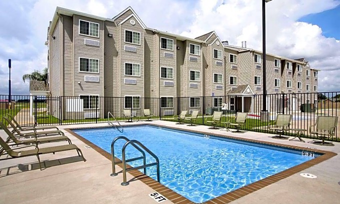 Breaux Bridge Hotel | 2-Star Hotel ∙ Microtel Inn & Suites by Wyndham Breaux Bridge