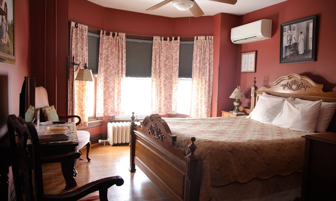 Gettysburg Bed & Breakfast | 2 Story Queen Suite at the Brickhouse Inn Bed & Breakfast