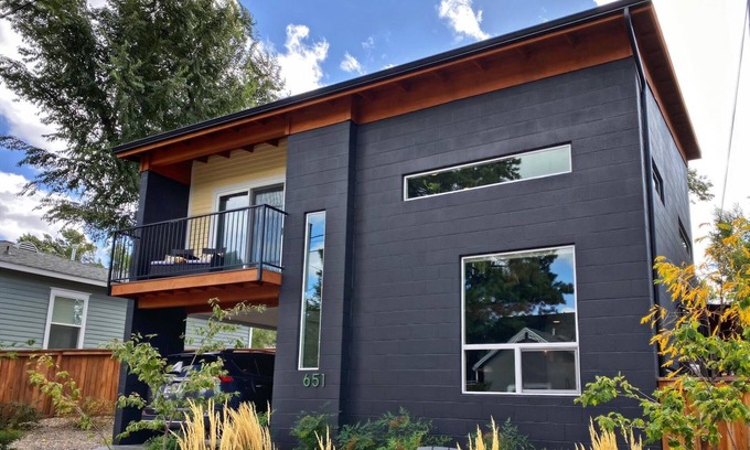 Prescott House | 2 Sumptuous Master Suites - 8 min walk to DOWNTOWN!