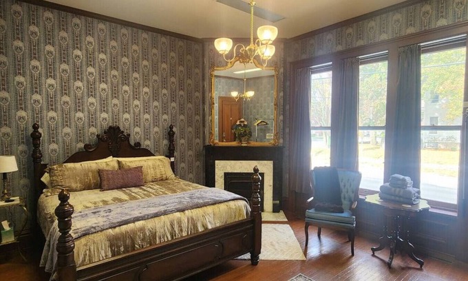 Springfield House | #2 - The Henry James Room