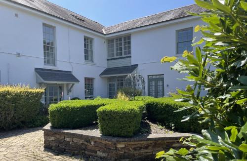 Bugford Apartment | 2 The Manor House, Hillfield Village