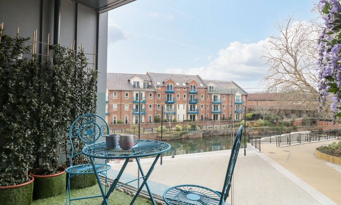 Taunton Apartment | 2 THE WHARF, family friendly in Taunton