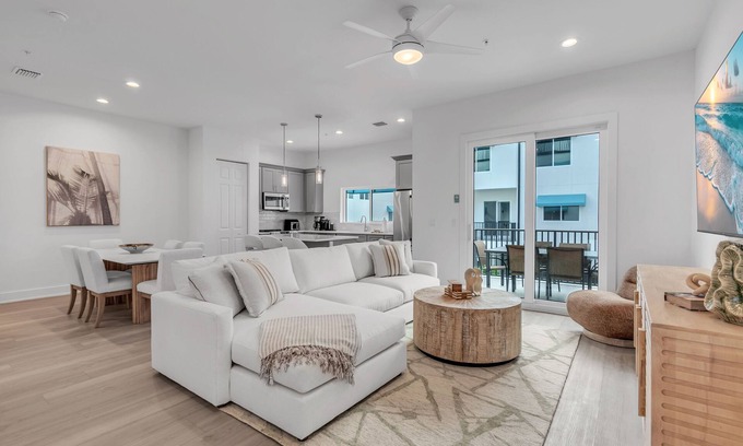 Madeira Beach House | ☀2 Townhomes🌴Azul A3/A4🐬Great Location🏖️Close to Beach🍹Private Rooftop Decks