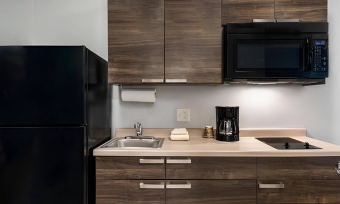 Nampa Hotel | 2 Units - Pet Owners and Concert Goers Welcome! Stay Close to Ford Idaho Center!