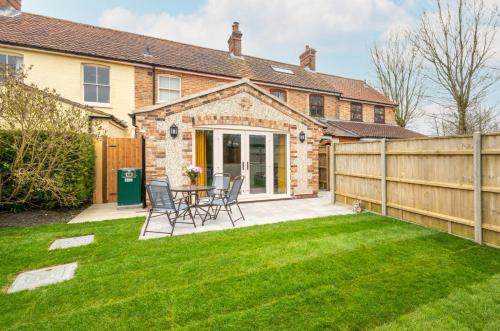 Beccles House | 2 Wissett Cottages