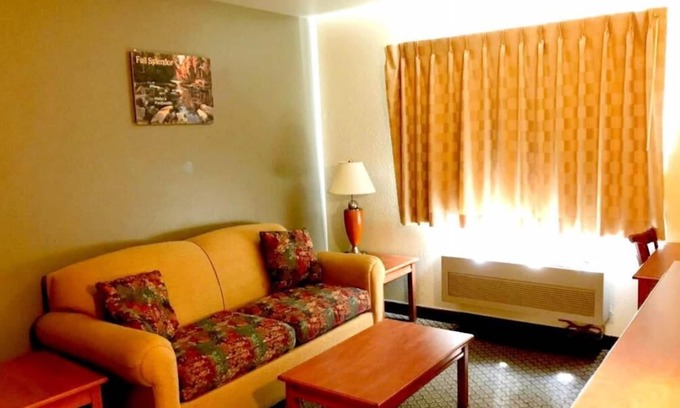 Kellogg House | 2 x Non-Smoking Queens Accommodations at FairBridge Inn & Suites Kellogg