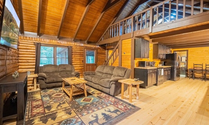 Gumlog Cabin | < 20 min walk to Lake Hartwell!