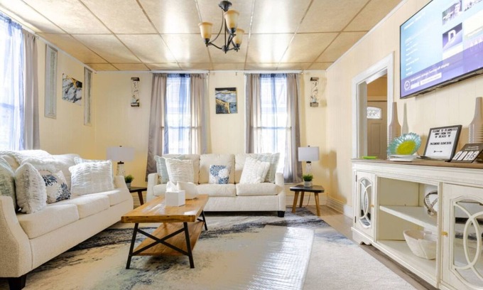 Brunswick House | 20 MINUTES AWAY FROMTHE BEACH
