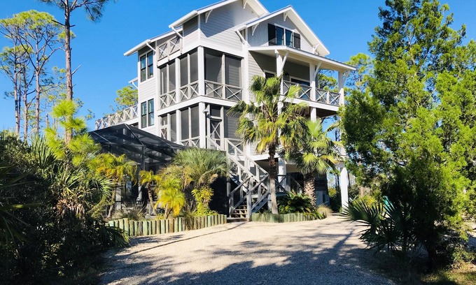 Plantation House | 20% OFF FALL! Bayfront, Handi-cap Accessible w/Pool & Elevator, Kayaks
