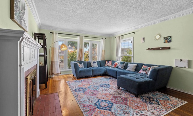 Inglewood House | 20% OFF Monthly & Charming 3BR w Private Backyard