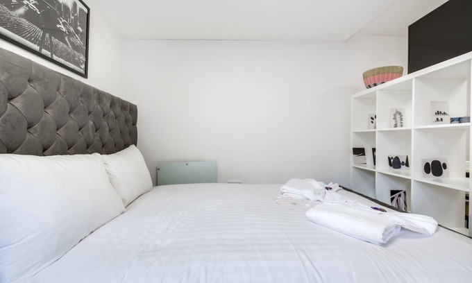 Hendon Apartment | 20%off | Monthly Deal | Stunning Studio in Middle