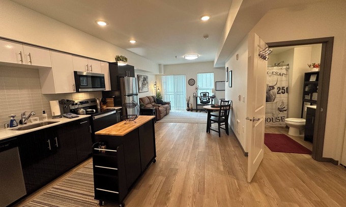 Hilltop Apartment | 20% Off Special, Tranquil Apt w/Amazing Roof Top Views Near Everything