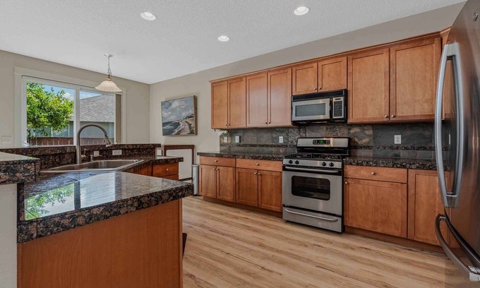 Five Corners House | 20% Weekly Discount! 15 minutes to PDX, 35 minutes to hiking the Columbia Gorge!