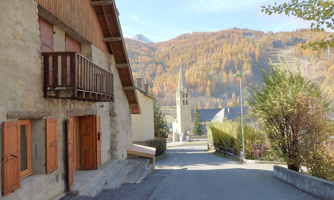 Saint-Chaffrey Ski Chalet | 200 m FROM SKI SLOPES- HOUSE FOR 12 PERSONS