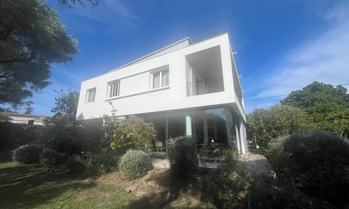 Juan-les-Pins House | 200 m² Le Corbusier-style house in Juan-les-Pins, with garden and swimming pool