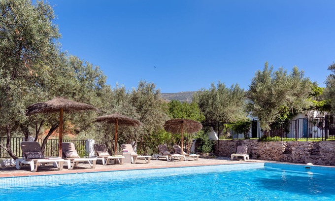 Orgiva House | 200 year old farmhouse · olive groves · mountain views · gated pool · near town