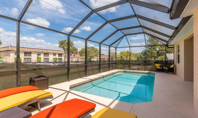 Oakland Hills House | 2020 HOUSE Salt water heated pool