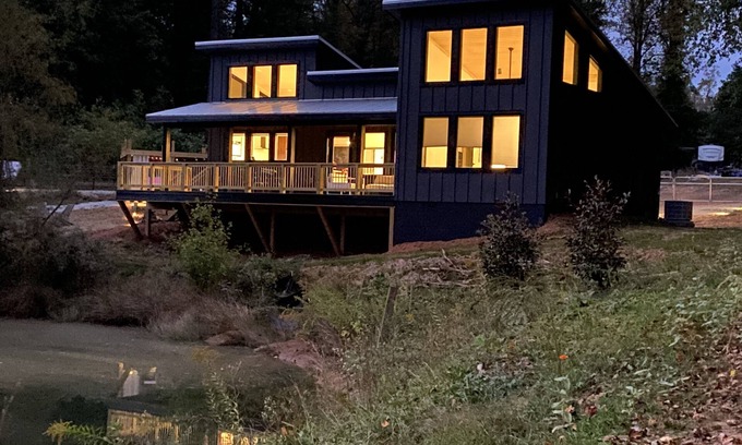 Hendersonville House | 2024 Custom Home in the Blue Ridge Mtns w Hot Tub!