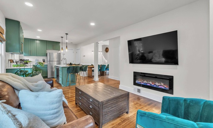 Water Hill House | 2025 Modern Reno | Walk Downtown | Parkside City View | Treehouse at Tree Town