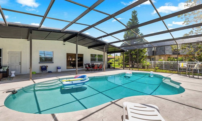 Harbor Hills House | 2035 SqFt | King Bds | BBQ | W/D | No C/O Instr