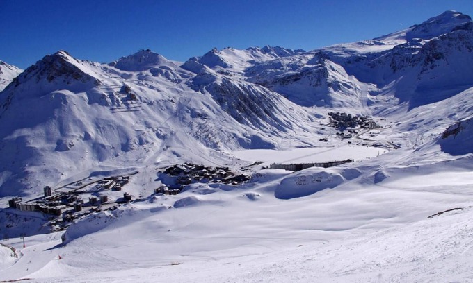 Le Lavachet Apartment | 20m from ski slopes, 2nd floor, balcony, fireplace or stove, tv, ski locker, 55m², Tignes