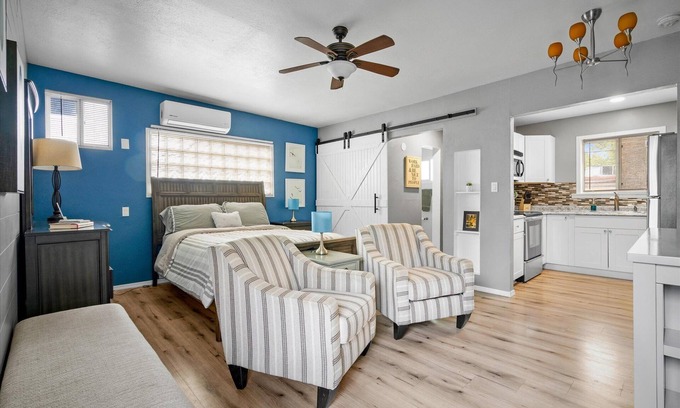 Roosevelt Condo | 21 Chelsea Place On The Park, In Heart Of Downtown