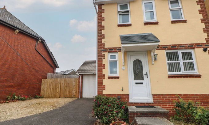 Barry Cottage | 21 HEOL GYLFINIR, family friendly, country holiday cottage in Barry