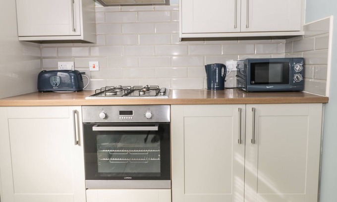 Beverley Cottage | 21 WELLINGTON ROAD, pet friendly, country holiday cottage in Beverley