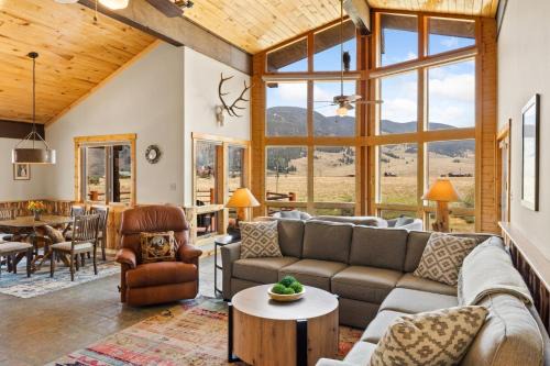 Creede House | 220 Starlight Circle
