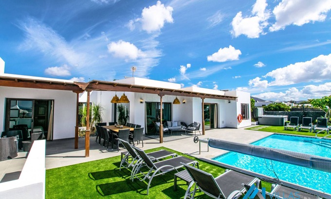 Playa Blanca Villa | 222 - Villa Noches De Luna (LH222)