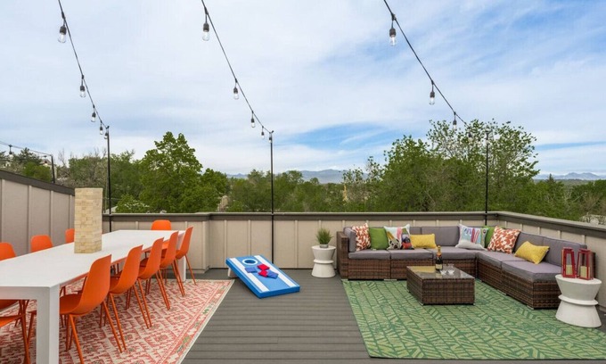 Berkley House | 24 Guests | 2 Rooftops | 2 Game Rooms | 2 Hot Tubs