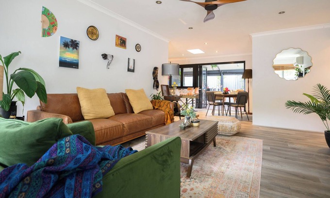 Como House | 24 Something Special 3BR 2BA & Parking
