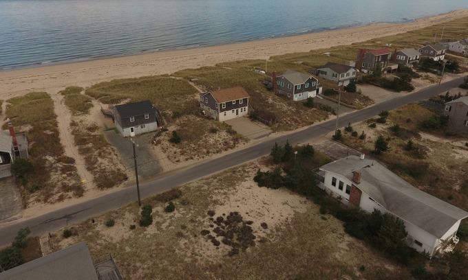 Sagamore Beach Cottage | 244 Phillips Rd