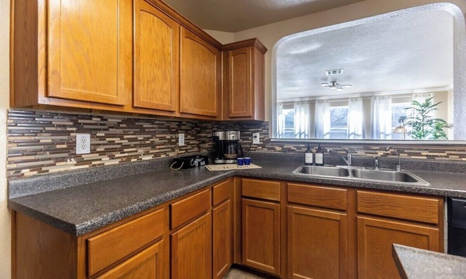 San Antonio House | 24Person 11610 New 6BR for SeaWorld Lackland AFB