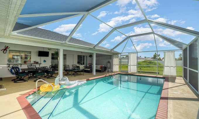 Caloosahatchee Villa | 25% Fall Discount! Heated Pool! Close To Everything!