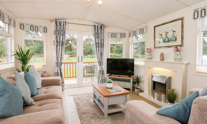Hopton Cottage | 25 Foxburrow Hang