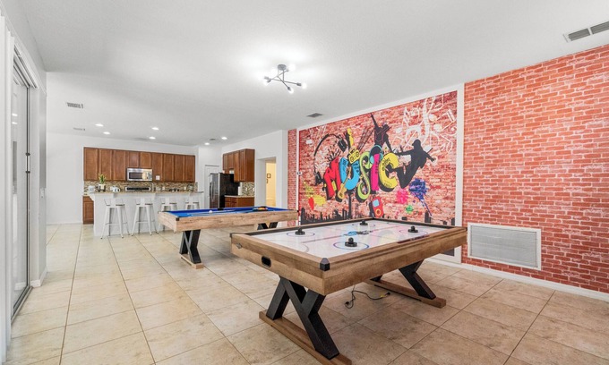 Bellavida Resort | 25 Minutes from Disney & Universal, Private Pool, Game Room and Themed Rooms!