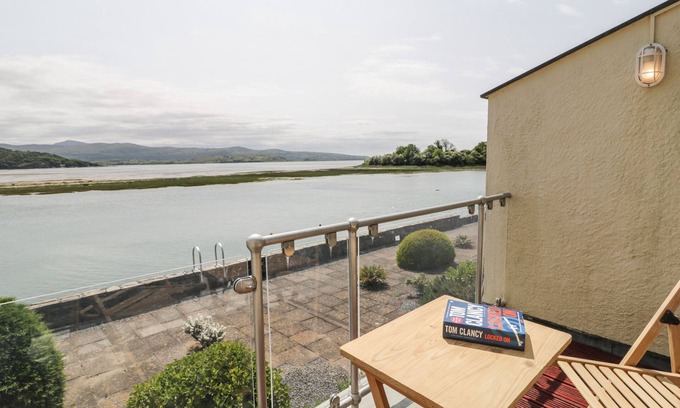 Borth-y-Gest House | 25 SOUTH SNOWDON WHARF, family friendly in Porthmadog