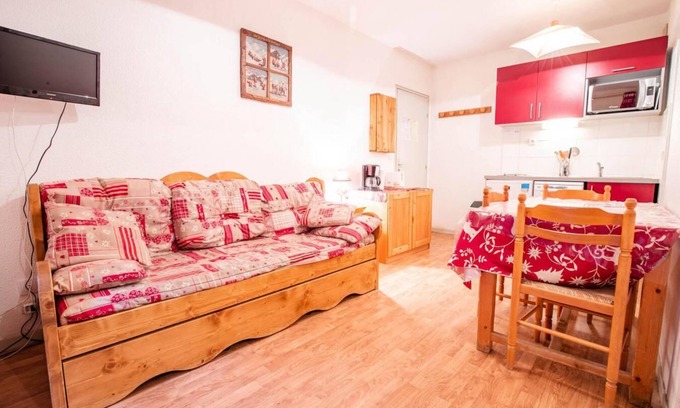 Villarodin-Bourget Apartment | 250m from ski slopes, Ground floor, terrace, parking, tv, 30m², La Norma