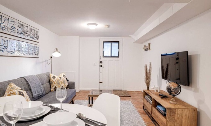 Trinity - Bellwoods House | 258 Crawford St #2 (Basement Unit) · 1BR Basement suite near DWTN Old Toronto w/Wi-Fi!