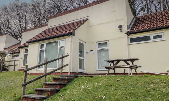 St. Ann's Chapel Cottage | 26 MANORCOMBE, pet friendly, with pool in St Ann's Chapel, Cornwall