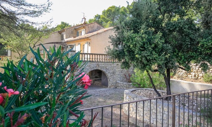 Rognes Villa | 260 M2 STONE HOUSE BETWEEN AIX-EN-PROVENCE AND LUBERON, NATURAL POOL