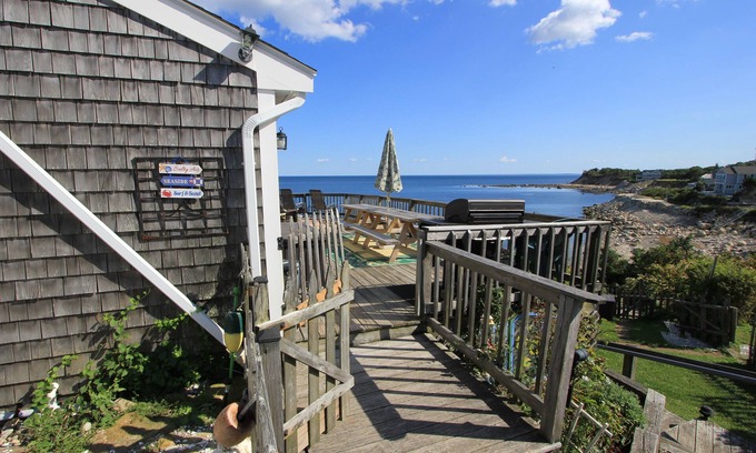 Plymouth House | 262 Manomet Pt - Oceanfront historic home with modern amenities, sleeps 12