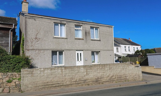 Hayle Cottage | 28 GUILDFORD ROAD, family friendly, with a garden in Hayle