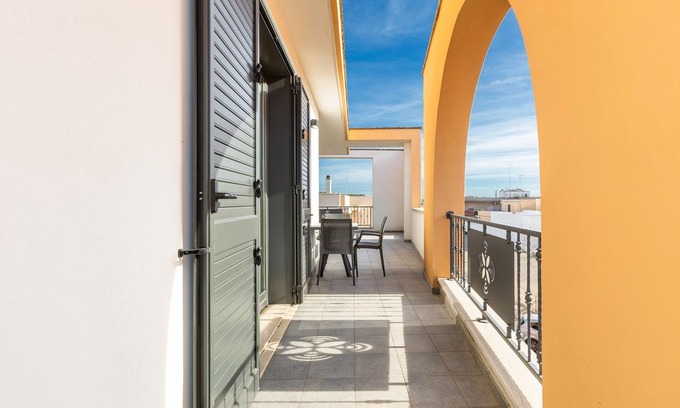 Leverano Bed & Breakfast | 2889 B&B Terra dei Fiori - Camera Tripla con Balcone by Barbarhouse