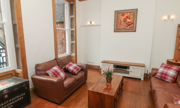 Leek Apartment | 2A GAUNT BUILDINGS, family friendly, with a garden in Leek